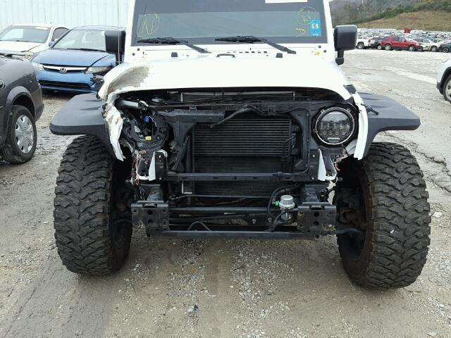 1C4BJWEG4FL647720 - 2015 JEEP WRANGLER U WHITE photo 9