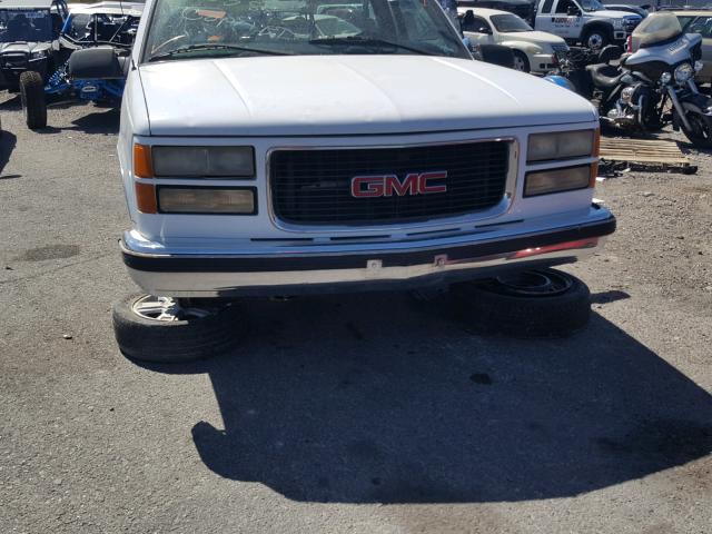 1GTGC24R2XR707990 - 1999 GMC SIERRA C25 WHITE photo 10