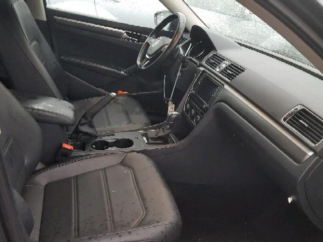 1VWDT7A38HC078852 - 2017 VOLKSWAGEN PASSAT R-L TAN photo 5