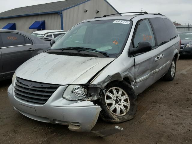 2C4GP54L45R179491 - 2005 CHRYSLER TOWN & COU SILVER photo 2