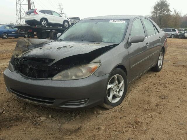 4T1BE30K12U576961 - 2002 TOYOTA CAMRY LE GRAY photo 2