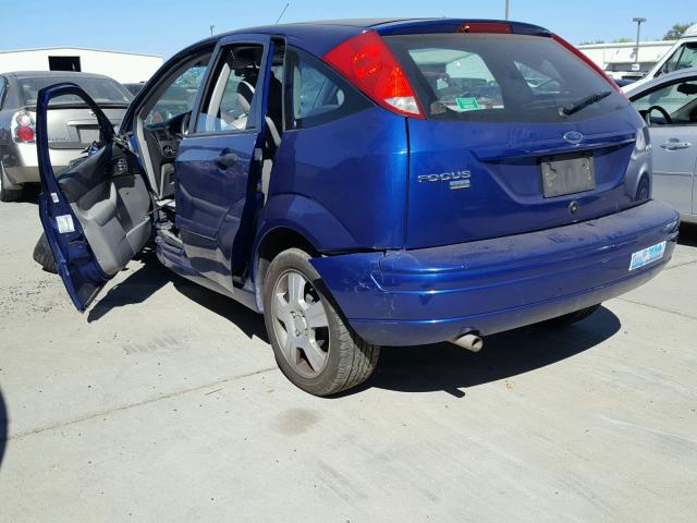 3FAFP37N95R102628 - 2005 FORD FOCUS ZX5 BLUE photo 3