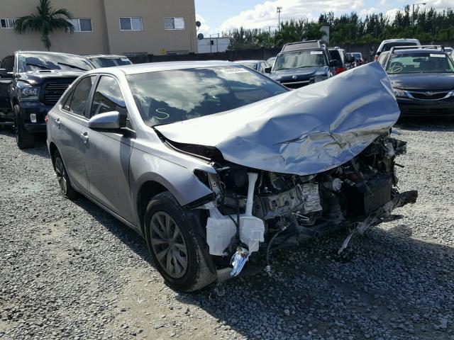 4T1BF1FK0HU383279 - 2017 TOYOTA CAMRY LE GRAY photo 1