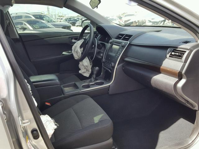 4T1BF1FK0HU383279 - 2017 TOYOTA CAMRY LE ნაცრისფერი ფოტო 5