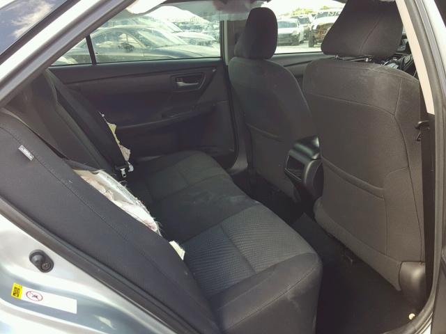 4T1BF1FK0HU383279 - 2017 TOYOTA CAMRY LE ნაცრისფერი ფოტო 6