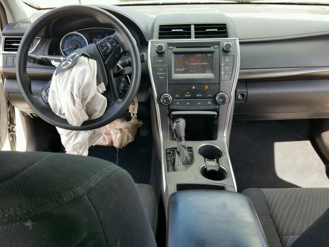 4T1BF1FK0HU383279 - 2017 TOYOTA CAMRY LE ნაცრისფერი ფოტო 9