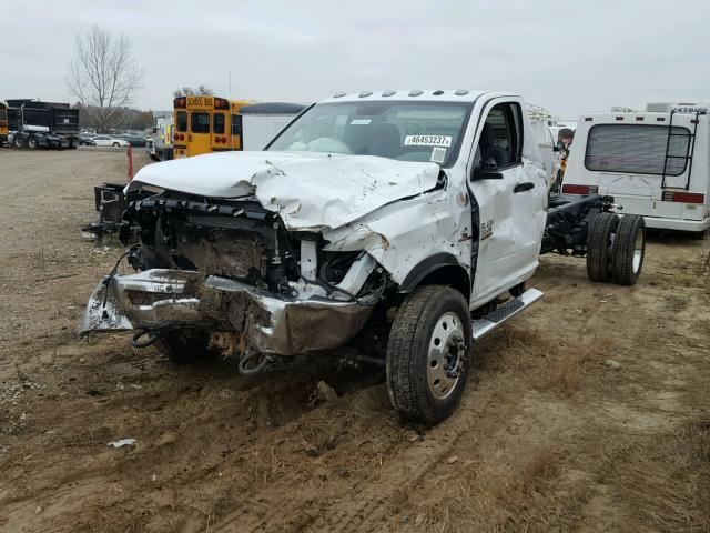 3C7WRMCL2HG782728 - 2017 RAM 5500 WHITE photo 2