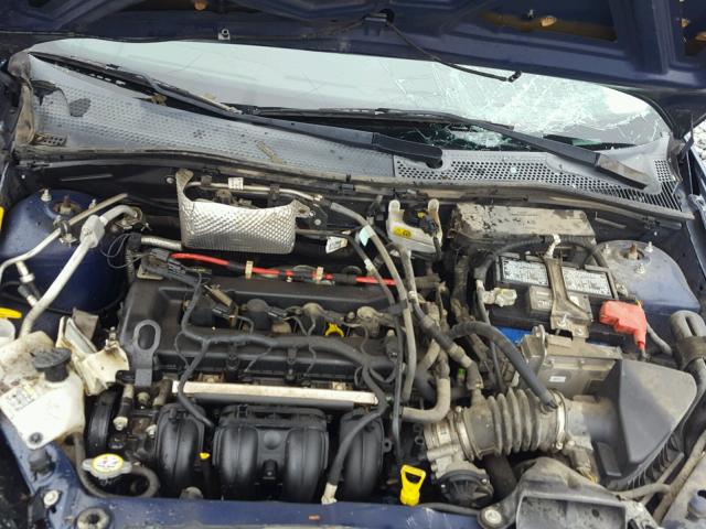 1FAHP33N18W103806 - 2008 FORD FOCUS SE BLUE photo 7