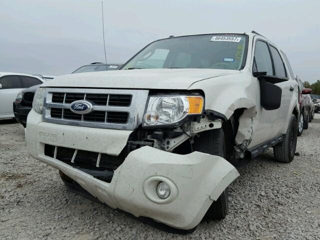 1FMCU0D78CKA17318 - 2012 FORD ESCAPE XLT WHITE photo 2