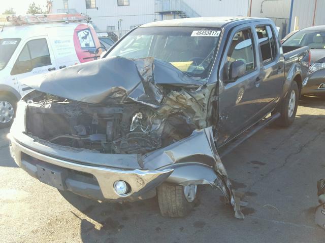 1N6AD07W35C427839 - 2005 NISSAN FRONTIER C GRAY photo 2