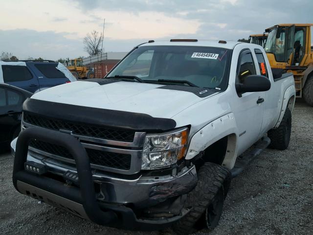 1GC2KVCG4DZ190024 - 2013 CHEVROLET SILVERADO WHITE photo 2