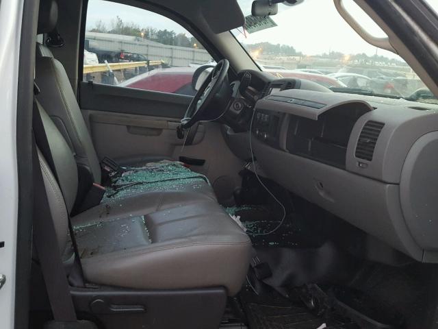 1GC2KVCG4DZ190024 - 2013 CHEVROLET SILVERADO WHITE photo 5