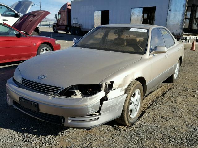 JT8VK13T9P0220340 - 1993 LEXUS ES TAN photo 2