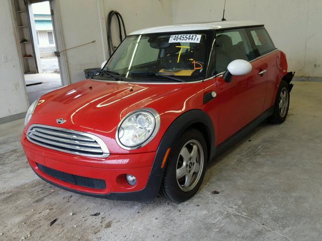 WMWMF33579TW76284 - 2009 MINI COOPER RED photo 2