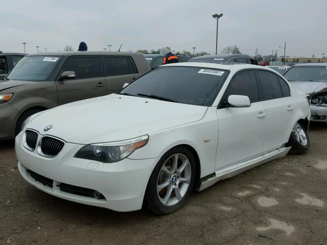 WBANB33514B109552 - 2004 BMW 545 I WHITE photo 2