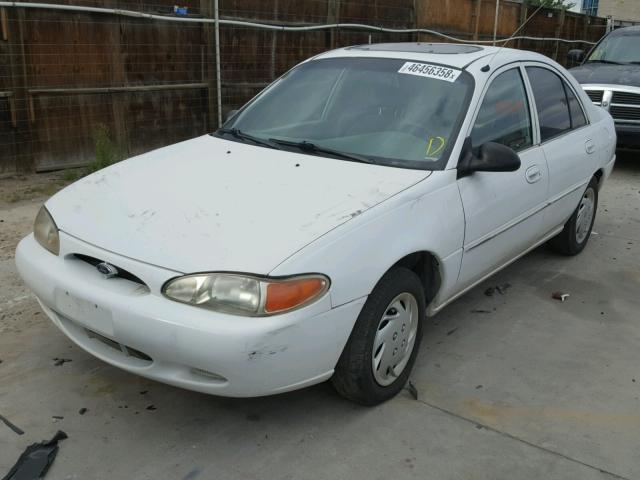 3FAFP13P2YR166798 - 2000 FORD ESCORT WHITE photo 2