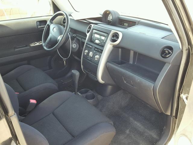 JTLKT324954001802 - 2005 TOYOTA SCION XB Negro foto 5