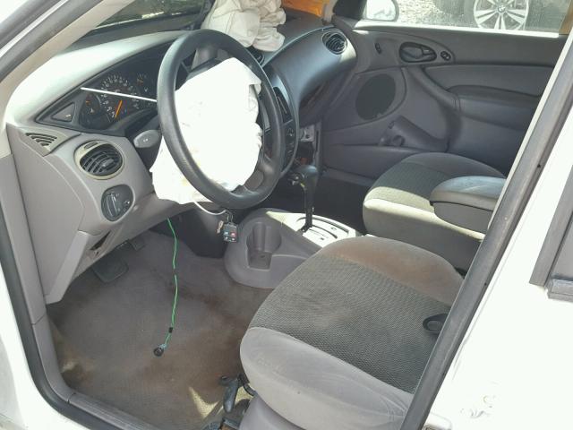 1FAFP34343W337855 - 2003 FORD FOCUS SE C WHITE photo 5