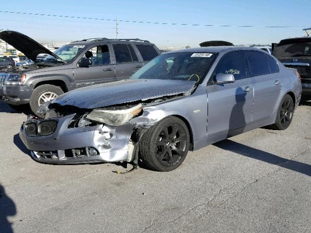 WBANB33504B107551 - 2004 BMW 545 I SILVER photo 2