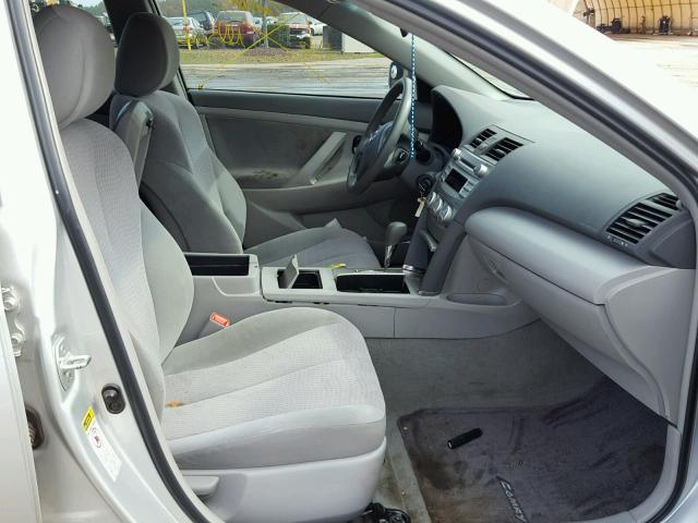 4T4BF3EK6BR216368 - 2011 TOYOTA CAMRY SILVER photo 5