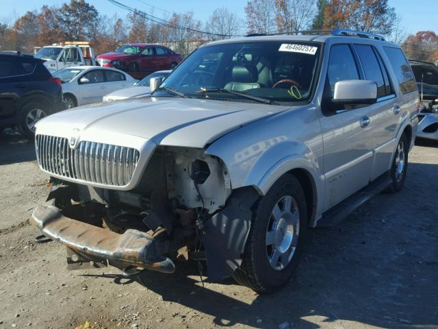 5LMFU28506LJ23971 - 2006 LINCOLN NAVIGATOR SILVER photo 2