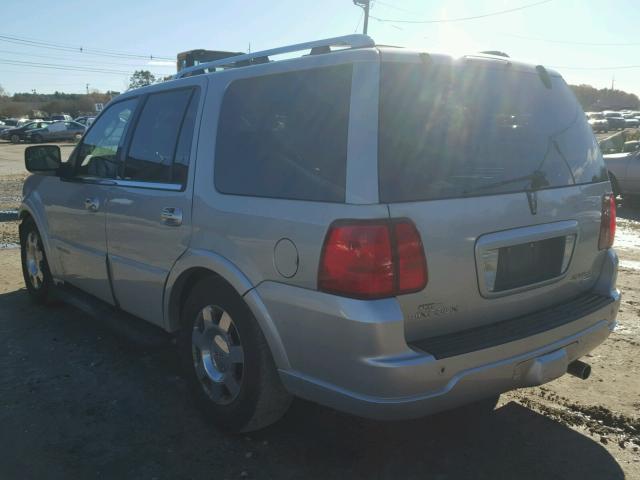 5LMFU28506LJ23971 - 2006 LINCOLN NAVIGATOR SILVER photo 3