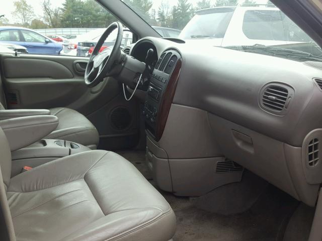 2C4GP54L41R372847 - 2001 CHRYSLER TOWN & COU TAN photo 5