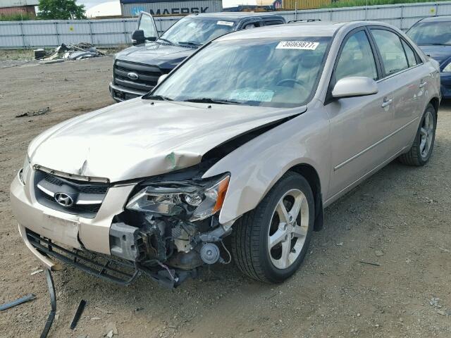 5NPEU46CX8H317589 - 2008 HYUNDAI SONATA BEIGE photo 2