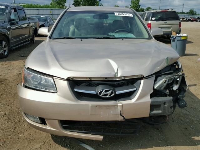 5NPEU46CX8H317589 - 2008 HYUNDAI SONATA BEIGE photo 9