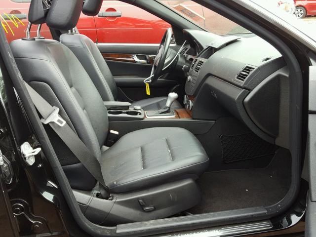 WDDGF5EB6AR125737 - 2010 MERCEDES-BENZ C 300 黑色 照片 5