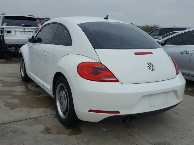 3VWJX7AT6CM649088 - 2012 VOLKSWAGEN BEETLE WHITE photo 3