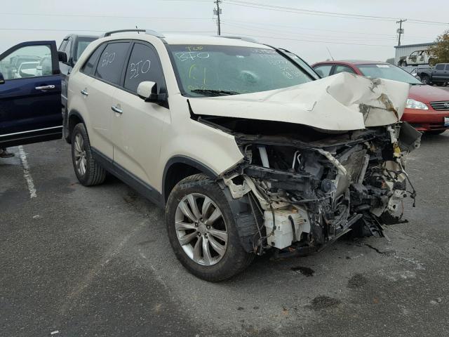 5XYKT4A29BG105141 - 2011 KIA SORENTO BA WHITE photo 1