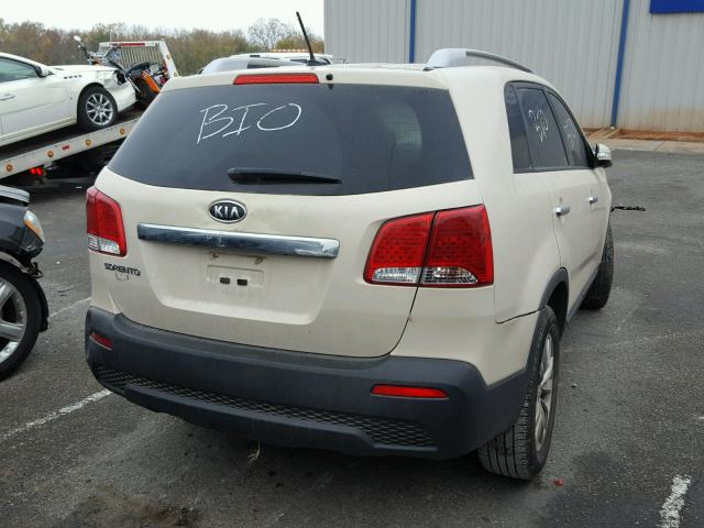 5XYKT4A29BG105141 - 2011 KIA SORENTO BA WHITE photo 4