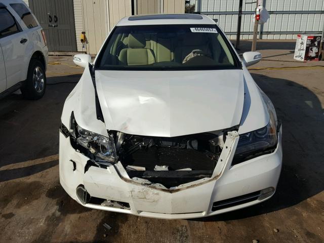 JH4KB26619C001551 - 2009 ACURA RL WHITE photo 9