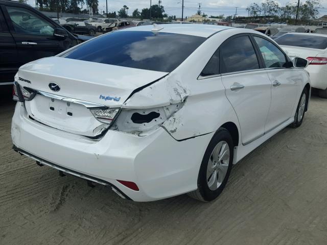 KMHEC4A48FA139698 - 2015 HYUNDAI SONATA WHITE photo 4