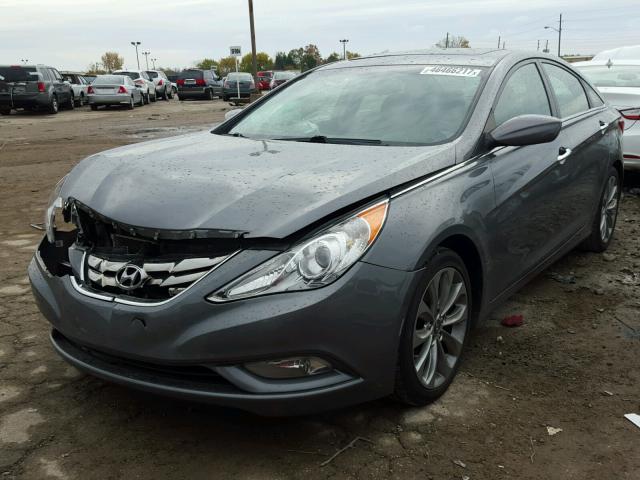 5NPEC4AC3CH403829 - 2012 HYUNDAI SONATA GRAY photo 2