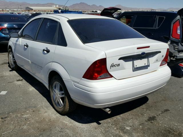 1FAFP34344W175792 - 2004 FORD FOCUS SE C WHITE photo 3