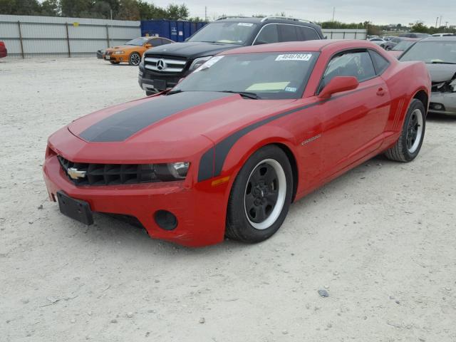 2G1FA1ED9B9166527 - 2011 CHEVROLET CAMARO LS RED photo 2