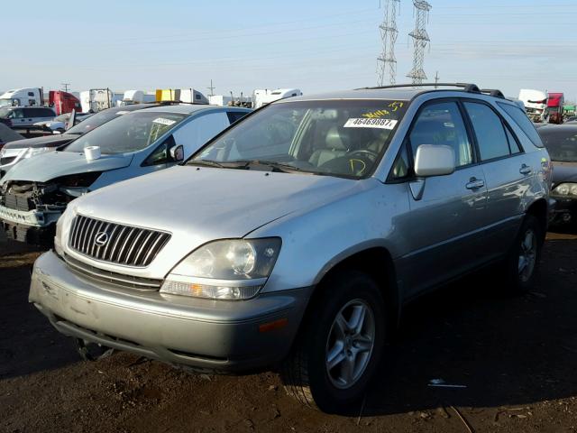 JT6HF10U4Y0099211 - 2000 LEXUS RX 300 SILVER photo 2