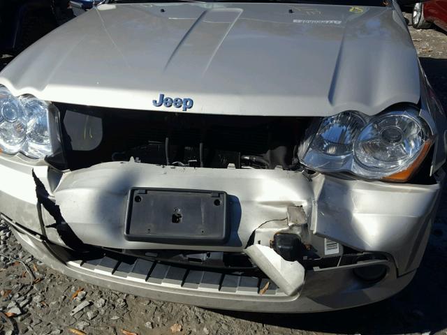 1J8HR58N88C163813 - 2008 JEEP GRAND CHER SILVER photo 9