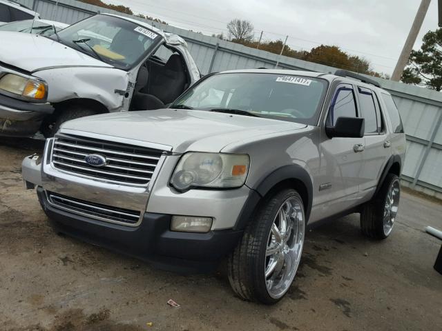 1FMEU63E47UA36356 - 2007 FORD EXPLORER X GRAY photo 2