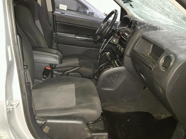 1J4NF1FB7BD210538 - 2011 JEEP COMPASS SP 银色 照片 5