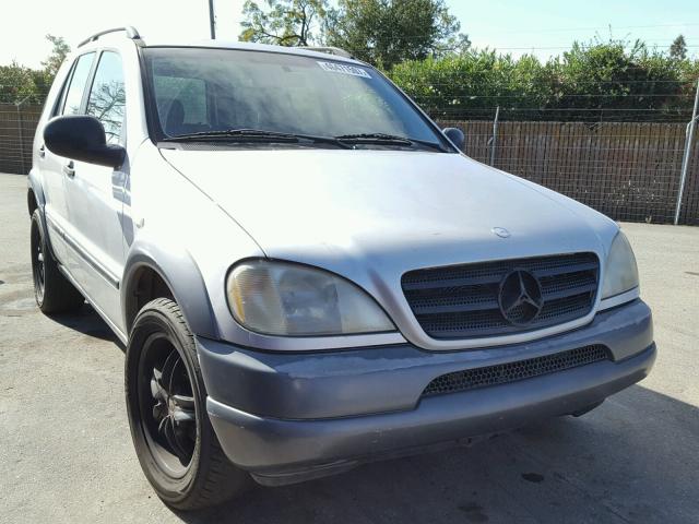 4JGAB54E3WA050407 - 1998 MERCEDES-BENZ ML 320 SILVER photo 1