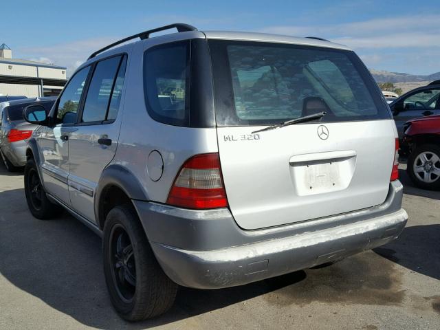 4JGAB54E3WA050407 - 1998 MERCEDES-BENZ ML 320 SILVER photo 3