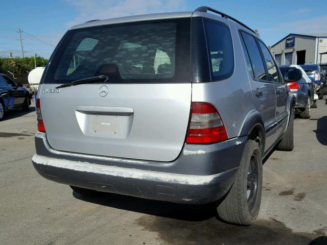 4JGAB54E3WA050407 - 1998 MERCEDES-BENZ ML 320 SILVER photo 4