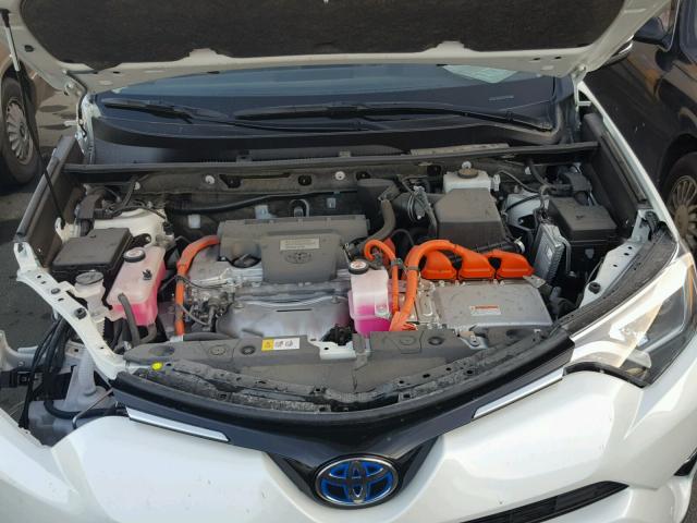 JTMDJREV5HD071772 - 2017 TOYOTA RAV4 HV LI WHITE photo 7