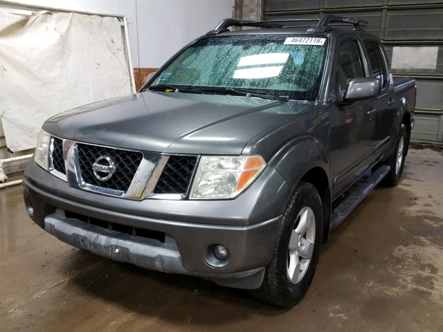 1N6AD07U75C450748 - 2005 NISSAN FRONTIER C GRAY photo 2