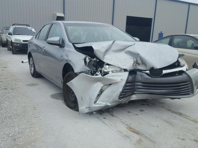 4T1BF1FK3FU030659 - 2015 TOYOTA CAMRY LE ვერცხლისფერი ფოტო 1