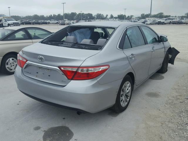 4T1BF1FK3FU030659 - 2015 TOYOTA CAMRY LE ვერცხლისფერი ფოტო 4