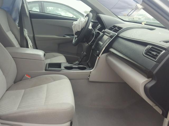 4T1BF1FK3FU030659 - 2015 TOYOTA CAMRY LE ვერცხლისფერი ფოტო 5